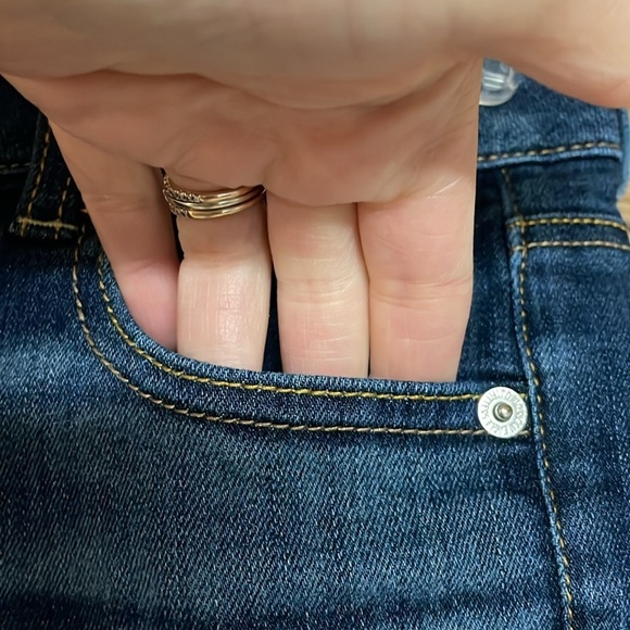 American Eagle Outfitters size 0 Super Stretch Dark Wash Low-rise Denim Shorts - Picture 5 of 11